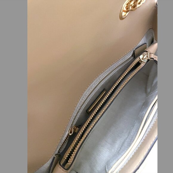 Tory Burch | Kira Chevron-Quilted Convertible Shoulder Bag - Picture 14 of 15